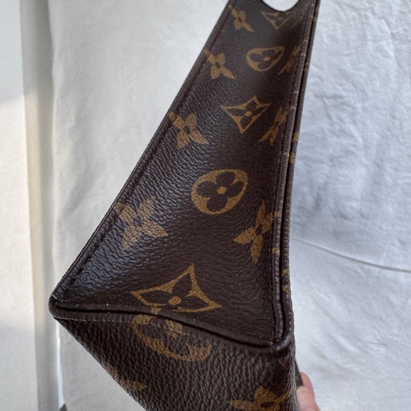 Louis Vuitton Monogram Toiletry 26 - Picture 9 of 10